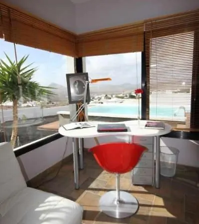 Sleeps 6 Pool Wifi アパート