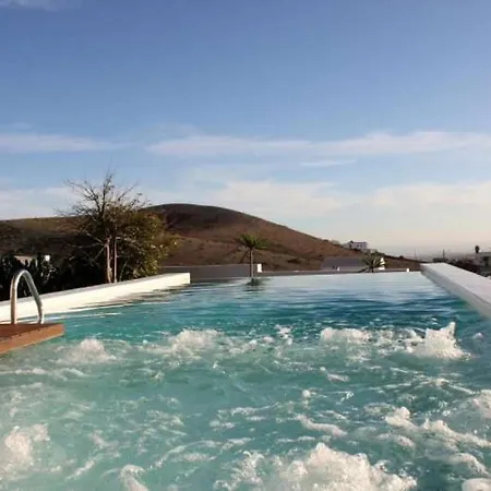 Sleeps 6 Pool Wifi * Nazaret